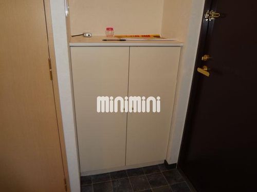 シャルム花池の玄関