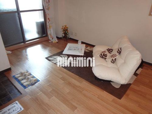 シャルム花池の居間