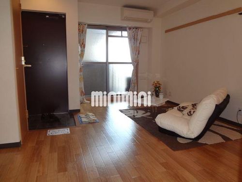 シャルム花池の居間