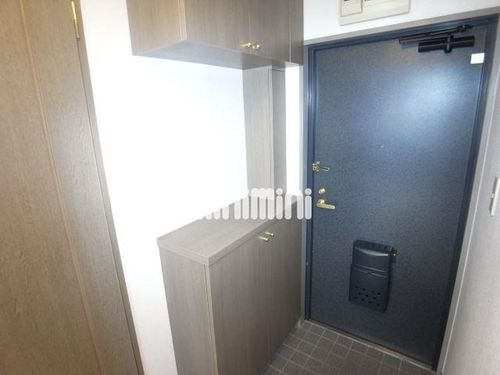 レインボー上飯田の玄関