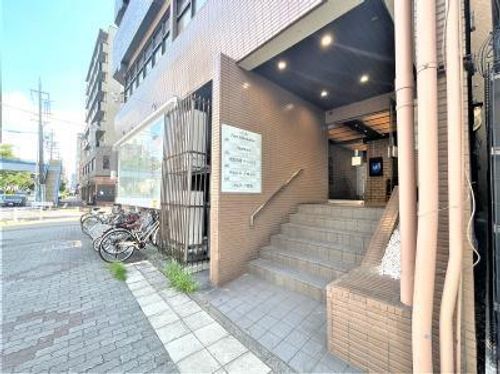 ビラ三秀上前津の玄関