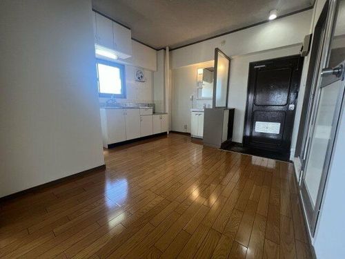 榊原ビルの居間