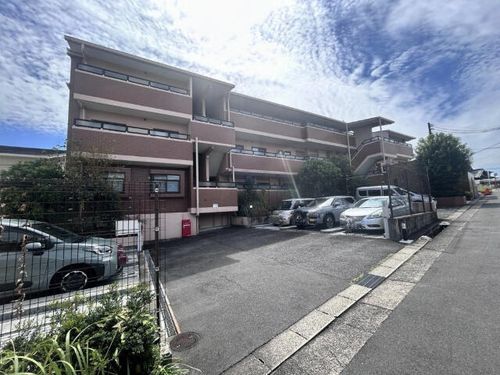 コンセール鳴丘102の外観