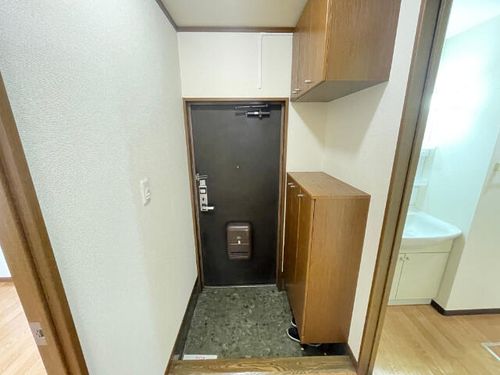 コンフォールメゾンの玄関