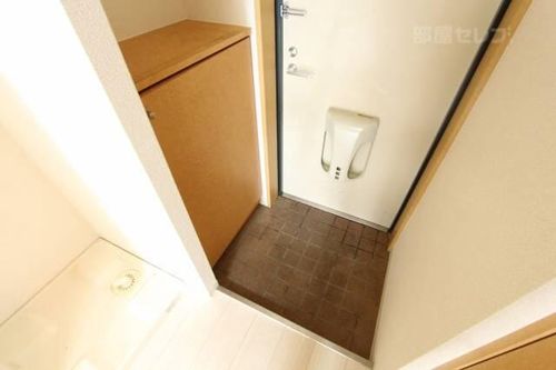 びい6植田604の玄関