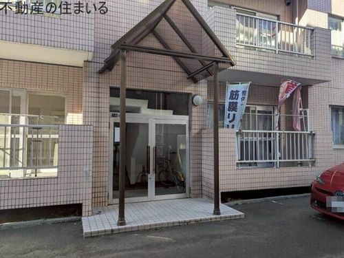 第8大慶ビルの玄関