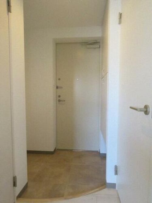 北海道札幌市中央区南十三条西8丁目(マンション)の賃貸物件の玄関