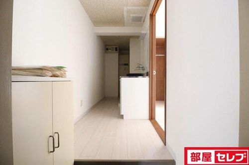 明・楽・春岡205の玄関