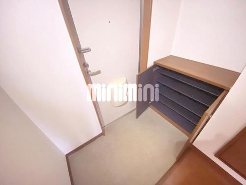 アンプルール リーブル 滝ノ水の玄関