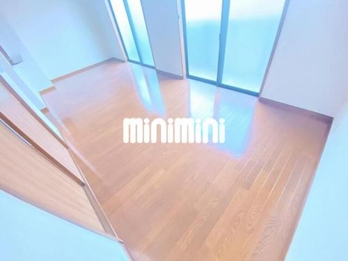 アンプルール リーブル 滝ノ水の居間