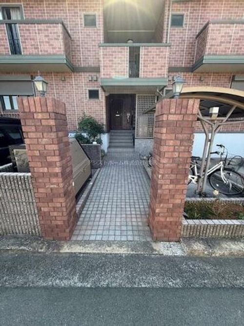 コンクオーレ香ヶ丘A202の玄関