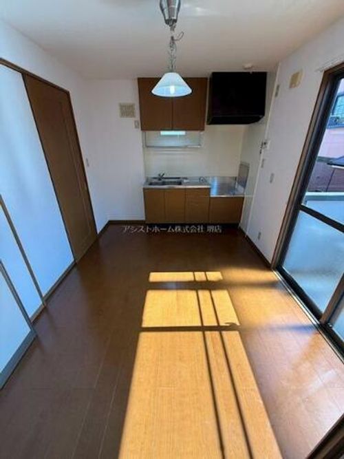 コンクオーレ香ヶ丘A202の居間