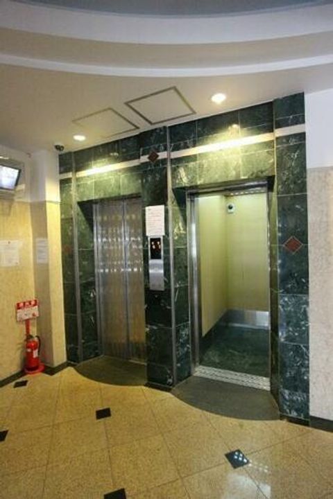 リード大手町の玄関