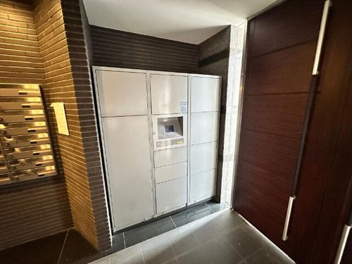 プライマル名古屋吹上の玄関