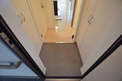 パールコート今里の玄関