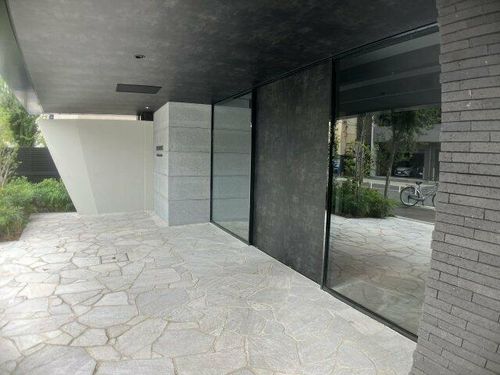S-RESIDENCE福島Alovitaの玄関
