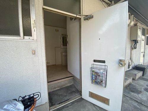 兵庫県姫路市広畑区長町2丁目(アパート)の賃貸物件の玄関