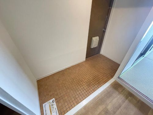 シャトー鹿子の玄関