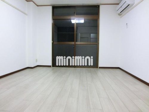 スプリングハウスの居間