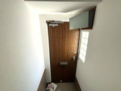 福住アパートの玄関