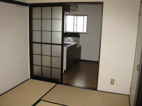 コーポ北気開の居間