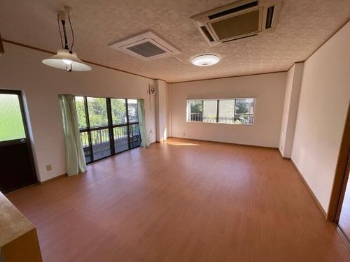中町店舗付き住居の居間