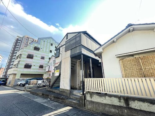 シャトル八田の外観