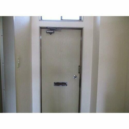 シティ丸和の玄関