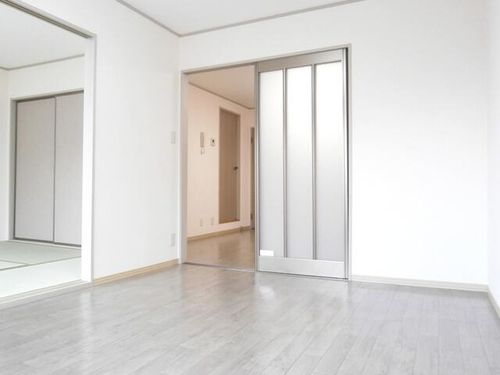 兵庫県明石市藤江(アパート)の賃貸物件の居間