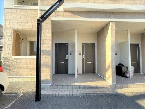 メゾン・ド・オリビアの玄関