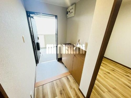 シーズンコート稲沢の玄関