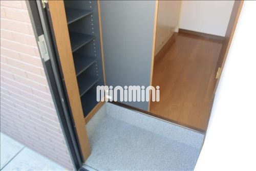 アンプルール ブワ ステラの玄関