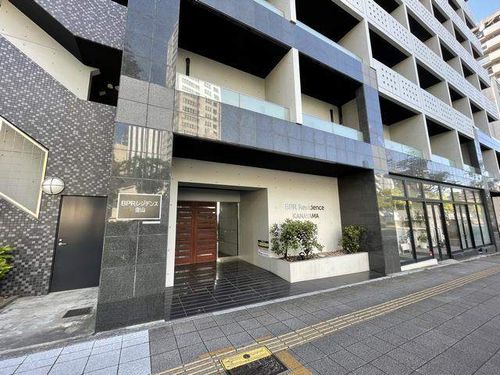 BPRレジデンス金山の玄関