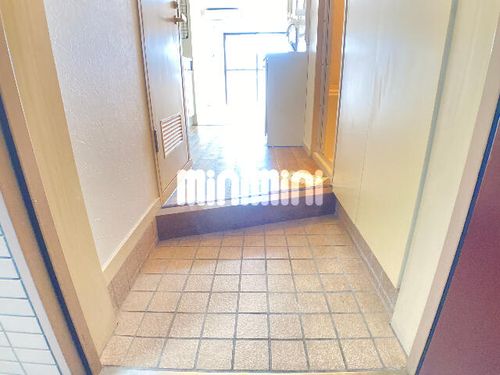ホーメストつるまいの玄関