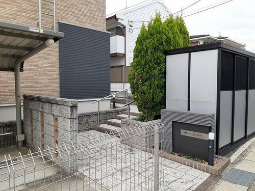 メゾン アンソレイエの玄関