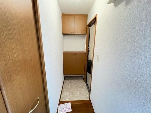 ウィルモア栄和C棟の玄関