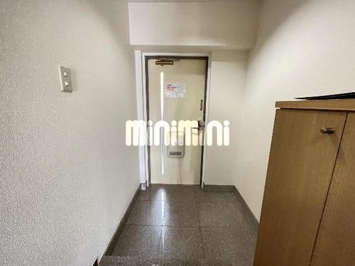 ヒルズ丸和の玄関