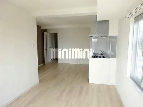 プロミネントAMAの居間