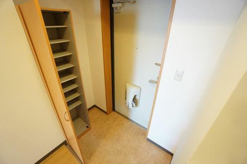 アーバンシティ西桜木の玄関