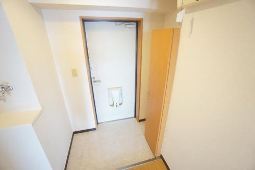 アーバンシティ西桜木の玄関