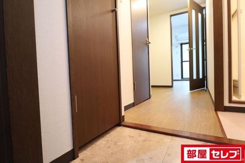 グリシーヌ名駅の玄関