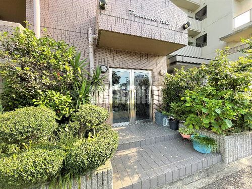 プロビデンス桜山の玄関