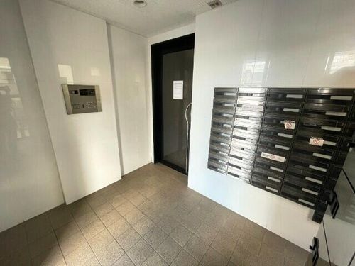 KIRAKUマンションの玄関