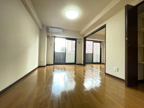 KIRAKUマンションの居間