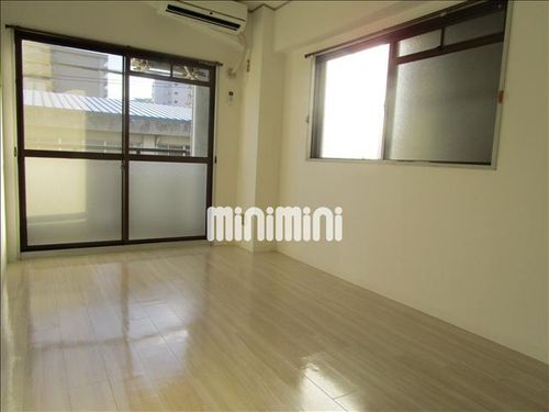 アーバンライフ新栄の居間