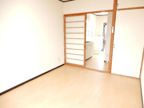 ハイツ神田の居間