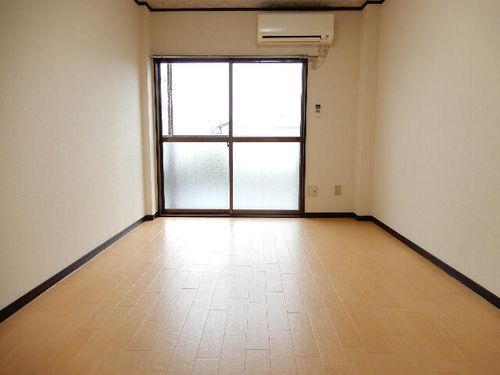 ハイツ神田の居間
