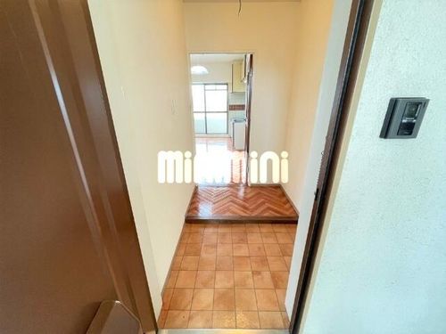 中京第3ビルの玄関