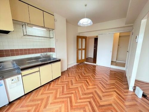 中京第3ビルの居間