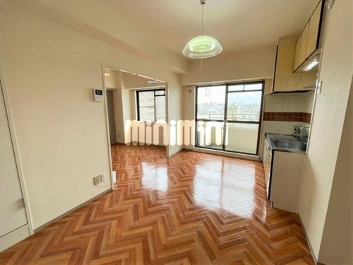 中京第3ビルの居間